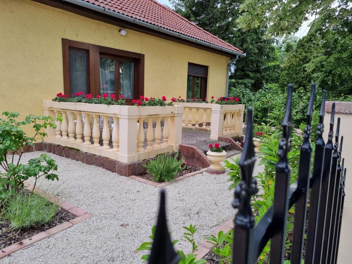 Muskatlis Haz Lägenhet Balatonlelle Exteriör bild